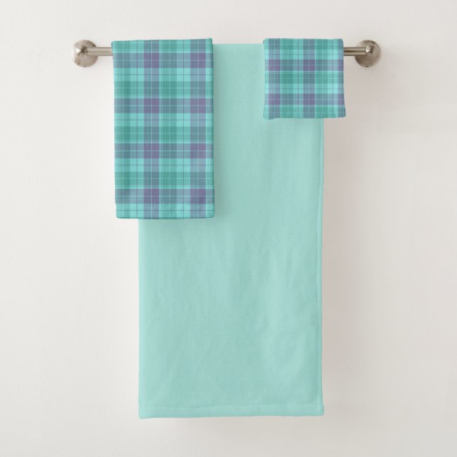 Ensemble de serviettes à carreaux aqua et violet (En situation)