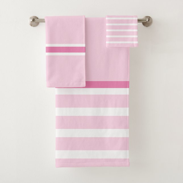 Ensemble de serviettes de bain à rayures rose et b (En situation)