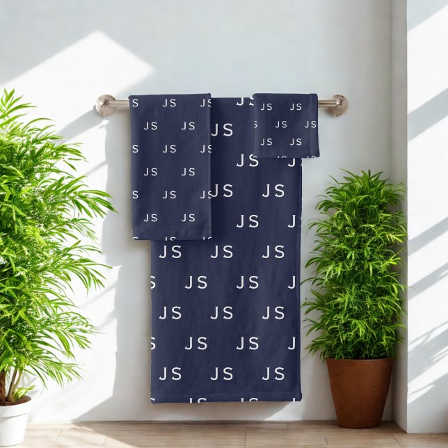 Ensemble de serviettes de bain bleu de minuit Moti (A midnight blue bath towel set with space for your initials. )