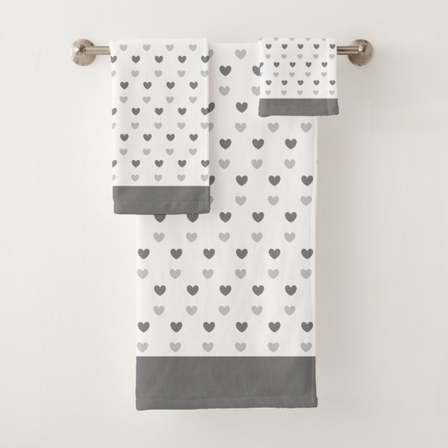 Ensemble de serviettes de bain grises et blanches  (En situation)