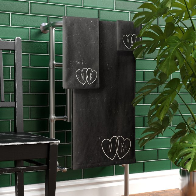 Ensemble de serviettes de bain Monogramme Coeur no (A black and white towel set perfect gift for the newlyweds. Just add their initials)