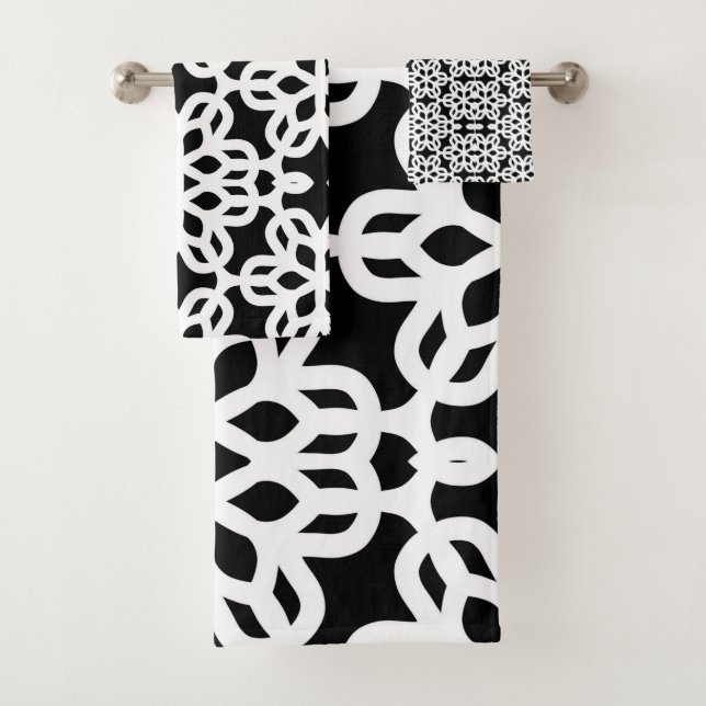 Ensemble de serviettes de bain noir et blanc (En situation)
