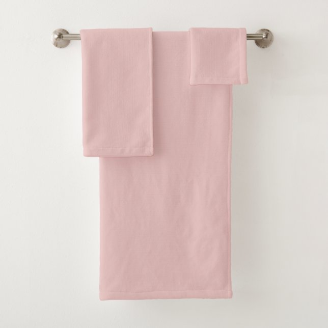 Ensemble de serviettes de bain rose clair couleur  (En situation)