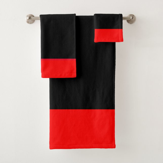 Ensemble de serviettes de bain rouge et noir brill (En situation)