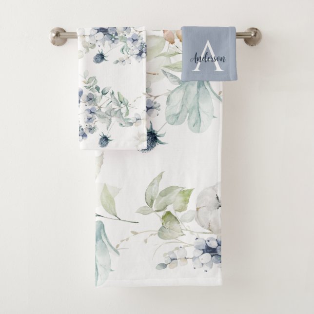 Ensemble de serviettes monogrammes bleu Dusty Flor (En situation)