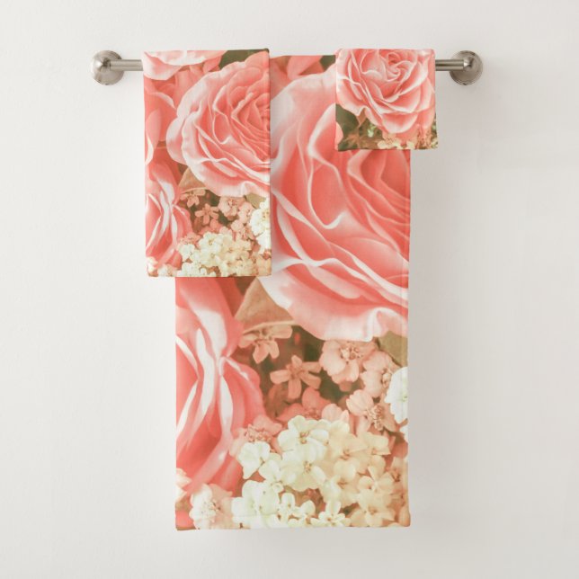 Ensemble floral de serviette des beaux et élégants (En situation)