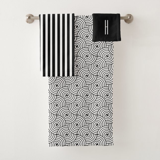 Ensemble moderne de serviettes de bain noir et bla (En situation)