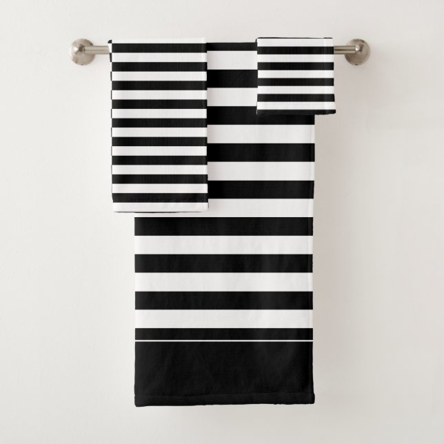 Ensemble rayé noir et blanc excentré de serviette (En situation)