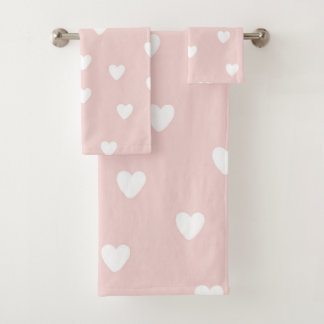 Ensemble rose et blanc de serviette de coeurs