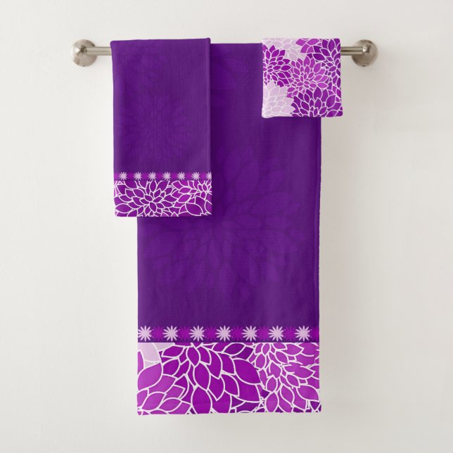 Ensemble rose pourpre de serviette de Bath de (En situation)