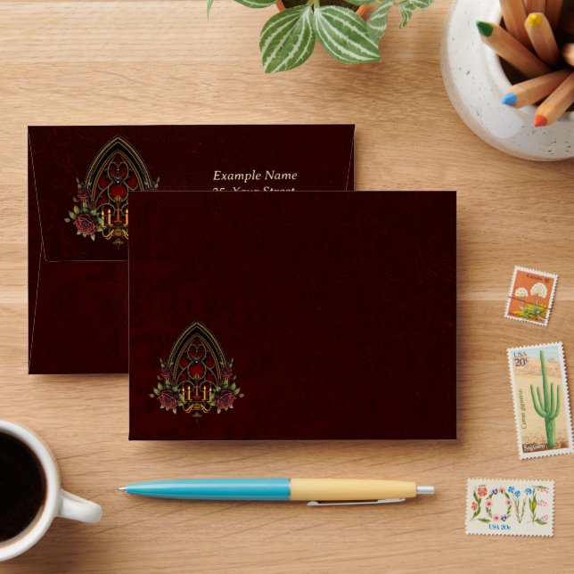 Enveloppe Arche gothique aux crânes. (Desk)