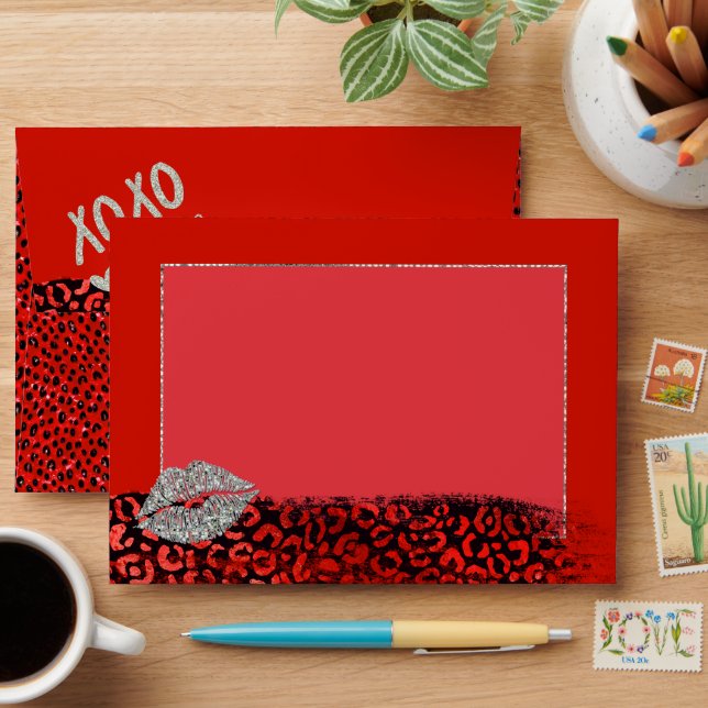 Enveloppe argentée baiser imprimée léopard rouge (Desk)