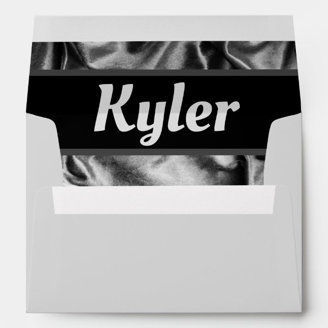 Enveloppe argentée de satin (Dos (Bas))