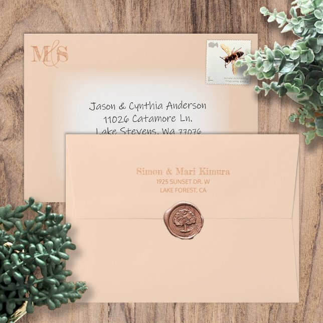 Enveloppe Beige clair, Pré-adressé 5x7 Monogramme Mariage (light beige, sienna, clay 5x7 wedding invitation envelope with return address printed on back flap)