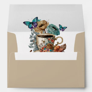 Enveloppe Belle Fleur Vintage et Papillon sur Café