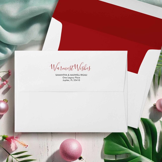Enveloppe Berry Rouge moderne pré-adressés Noël (Christmas return address envelope by Victoria Grigaliunas of Do Tell A Belle)