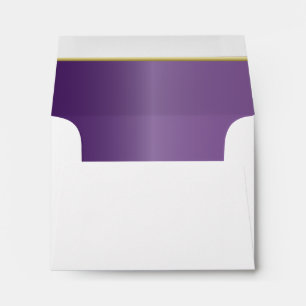 Enveloppe blanche avec un joyau d'méthyste violet
