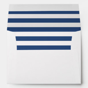 Enveloppe blanche avec une doublure à rayures bleu