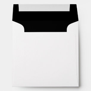 Enveloppe blanche d'invitation de carré noir