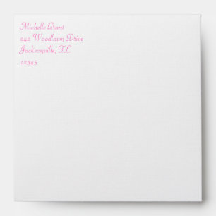 Enveloppe blanche et rose d'adresse de retour pour