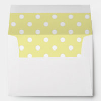 Enveloppe blanche, point de polka jaune rayé