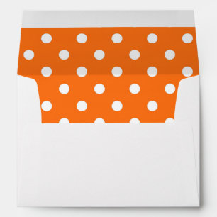 Enveloppe blanche, point de polka orange rayé
