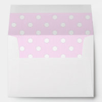 Enveloppe blanche, point de polka rose-clair rayé