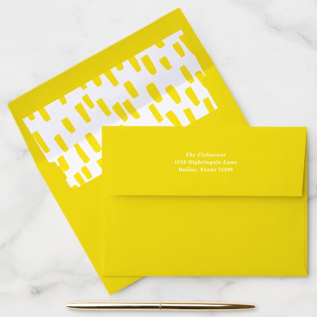 Enveloppe Bright Yellow Dashing Adresse de retour (Bright yellow return address envelope with dashing inside liner.)