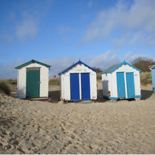 Enveloppe Cabanes de plage et ciel bleu anglais photo de bor