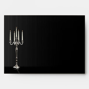 Enveloppe Candélabre gothique sur le papier à rayures noir e