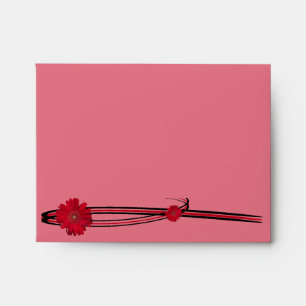 Enveloppe Champ rouge vibrant de marguerite de Gerber
