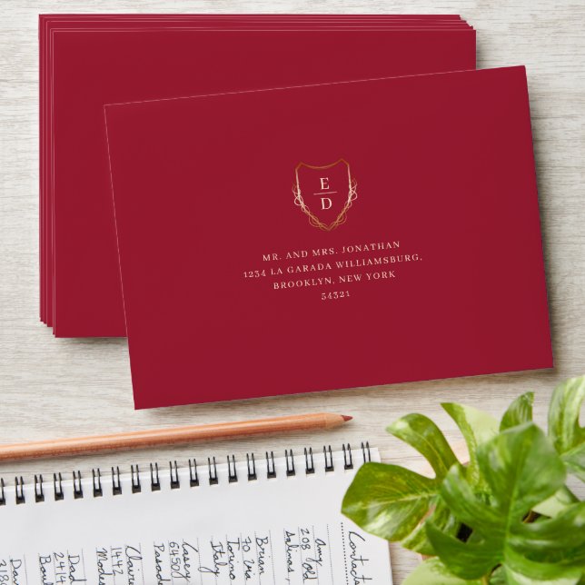 Enveloppe Classic Crimson Or Monogramme Classy Élégant (Stacked)