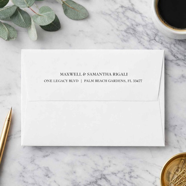 Enveloppe classique avec impression d'adresse de r (Return address envelope in white with template on the back.)