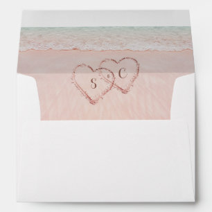 Enveloppe Coeurs de plage roses dans le banc de sable
