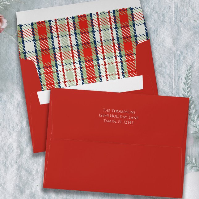 Enveloppe Coutume classique rouge et verte (Classic red, green and white plaid pattern envelope with return address printed on the back flap. )