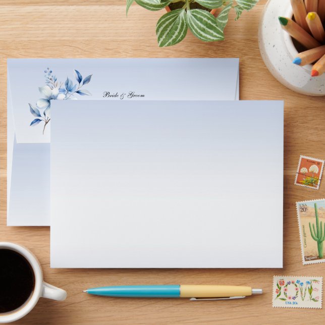 Enveloppe de fleurs bleues botaniques (Desk)