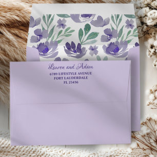Enveloppe de mariage à motif floral violet aquarel