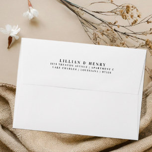 Enveloppe de mariage élégante blanche avec adresse
