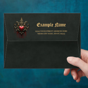 Enveloppe Des accents dorés, des roses rouges et un coeur :