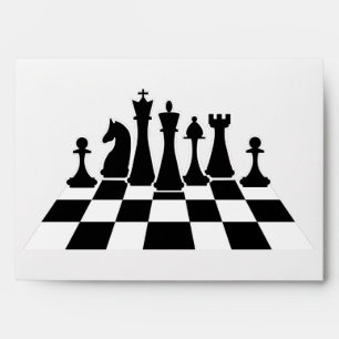 Enveloppe Des pièces d'échecs noires sur un échiquier