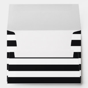 Enveloppe d'invitation de fête rayée noir et blanc