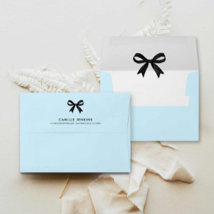 Enveloppe d'invitation de mariage bleu avec un nœu