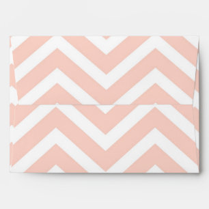Enveloppe d'invitation moderne chevron rose et bla
