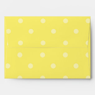 Enveloppe d'invitation pour une fête à pois jaunes