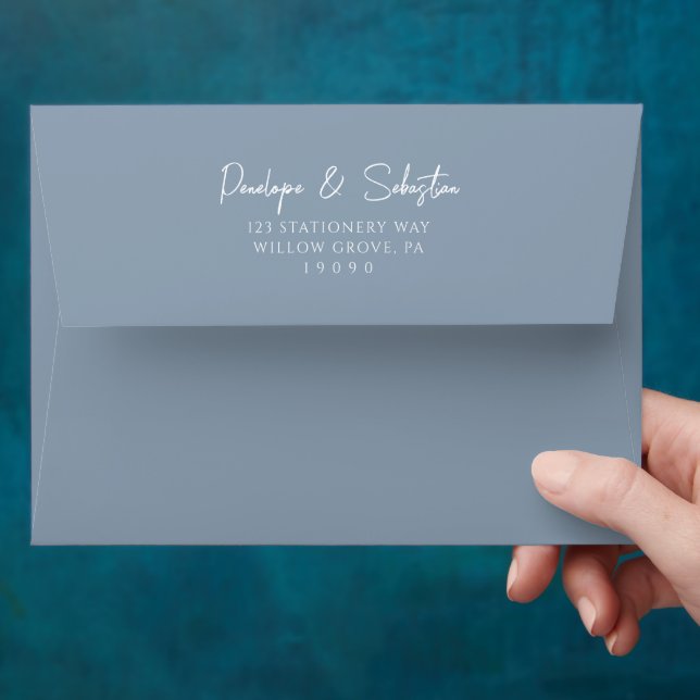 Enveloppe Elégant Dusty Blue Calligraphy Mariage manuscrit (Hand)