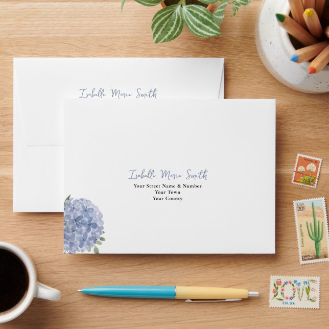 Enveloppe Elégant Dusty Blue Hydrangea Floral Wedding RSVP (Desk)