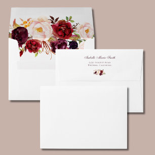 Enveloppe Élégante invitation florale blanche et bordeaux