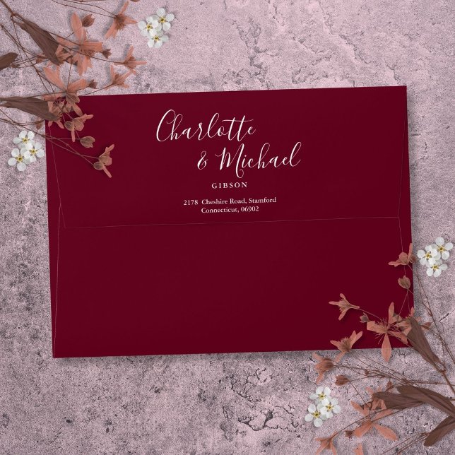 Enveloppe Élégante Signature Script Bourgogne Adresse de ret (Elegant Signature Script Burgundy Return Address Envelope)