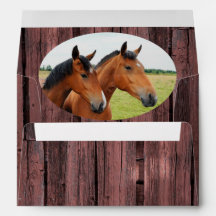 Enveloppe en carton rouge pour chevaux de campagne