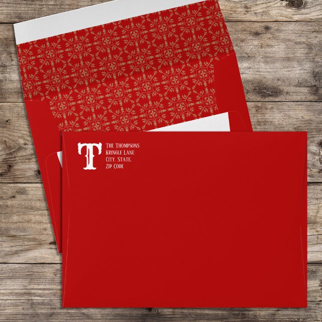 Enveloppe Fêtes rouges simples et élégantes 5x7 (Classic holiday red snowflake pattern envelope with return address on the front. )